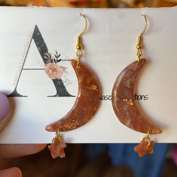Handmade polymer clay moon and star dangle earring, peach, pink, rust coloring - Picture 3 of 3